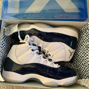 Jordan 11 retro -navy, white and university blue